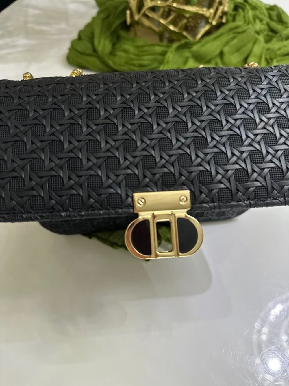 Black Woven Chain Shoulder Bag Gold Hardware Faux Leather Crossbody Purse - Picture 7 of 7